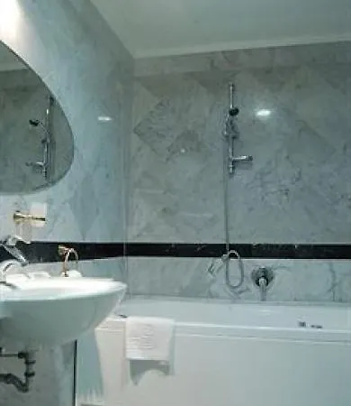 Hotel Le Chateau Blanc Rom
